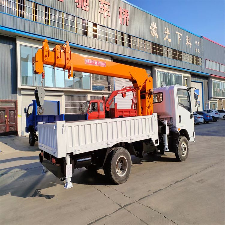 青河县三轮随车吊定制 农用改装机自备吊中瑞长期出售